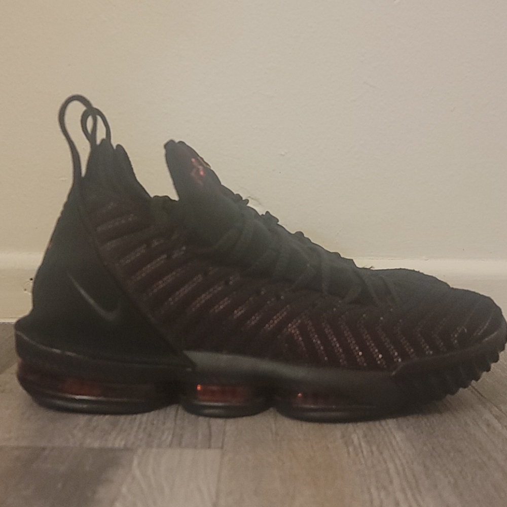 Nike Lebron 16